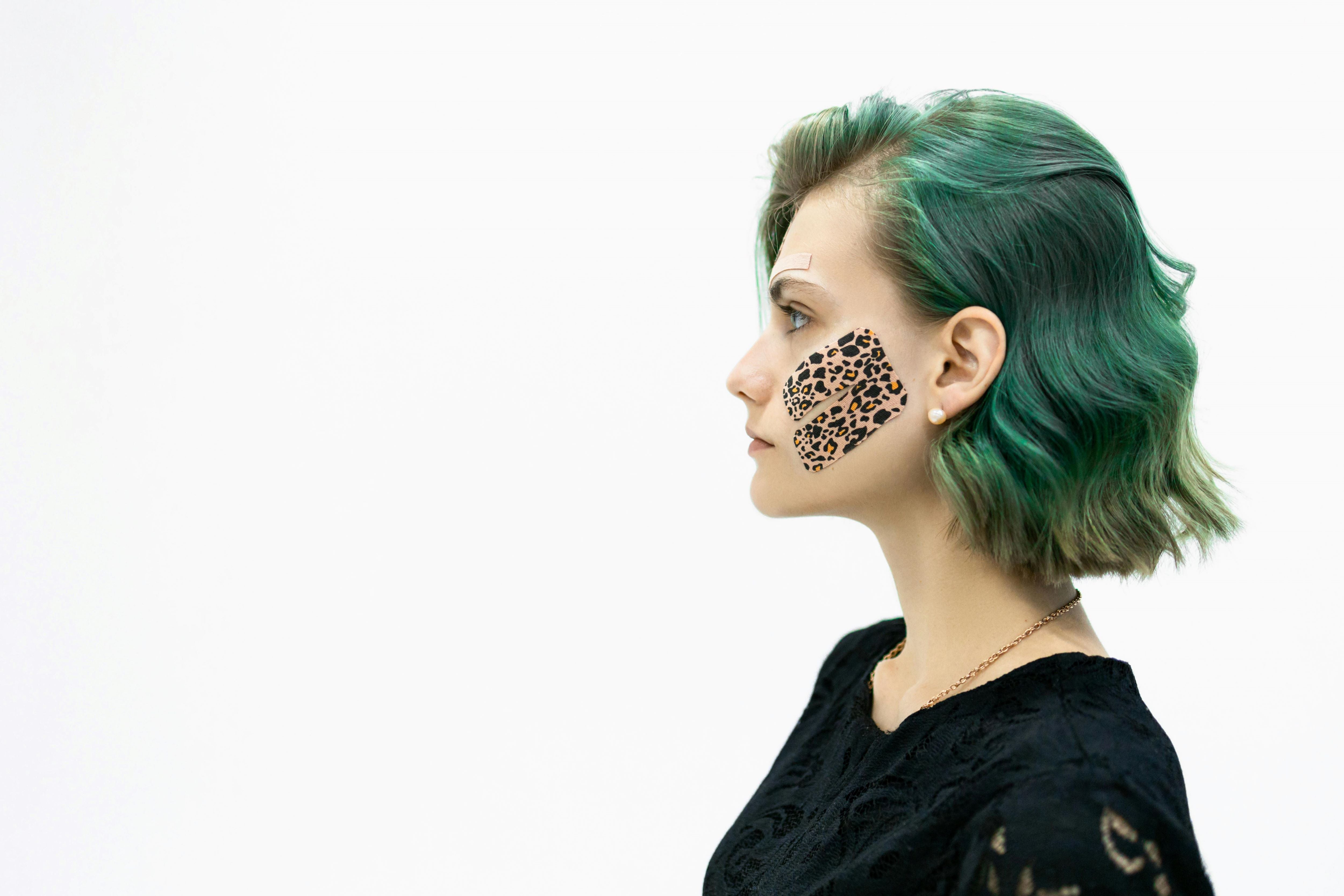 Få kreative: Ideer til æblegrønt hårfarve med vejledning